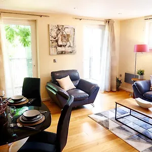 https://modern-flat-next-to-the-station.cambridgehotelsuk.com